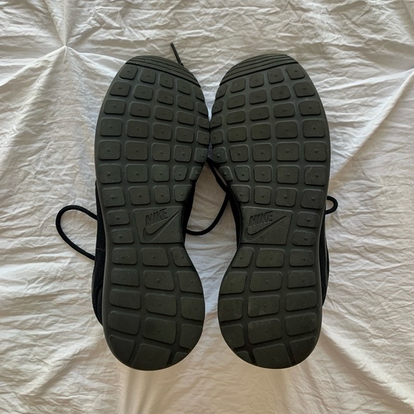 Nike Running Shoes - Picture 2 of 3